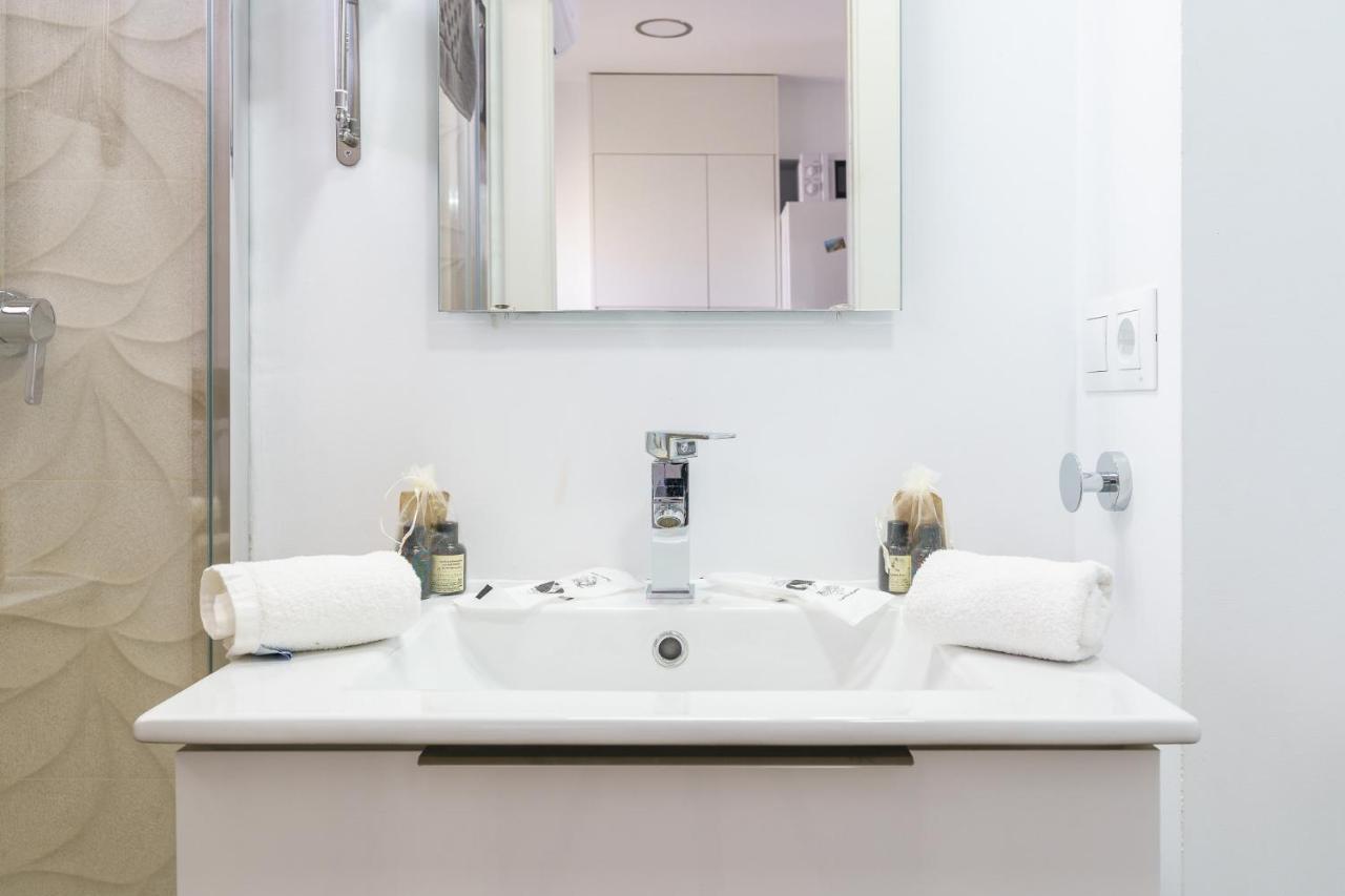 Amazing Views Beachfront Apartment With Swimming Pool Benalmádena Exteriör bild